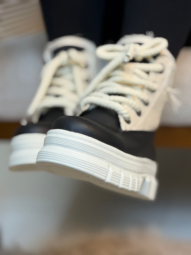 بوت بند دار زنانه