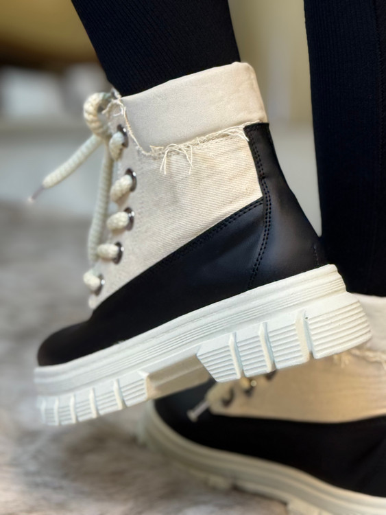 نیم بوت مشکی دسکوارد